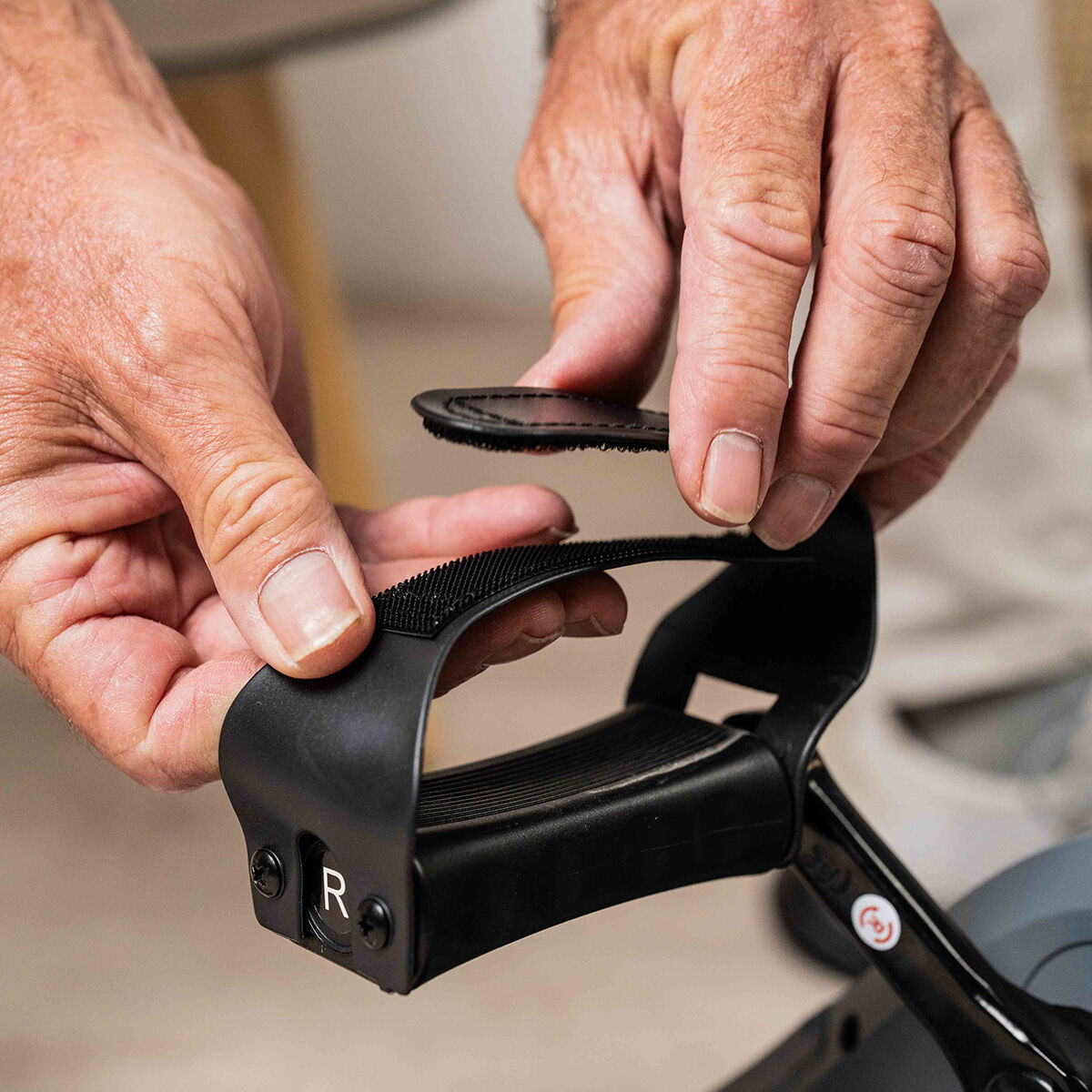 Innovagoods Elektrisch Ondersteunde Pedalen Voor Armen En Benen Met Mat En Afstandsbediening Velora 3000 Innovagoods